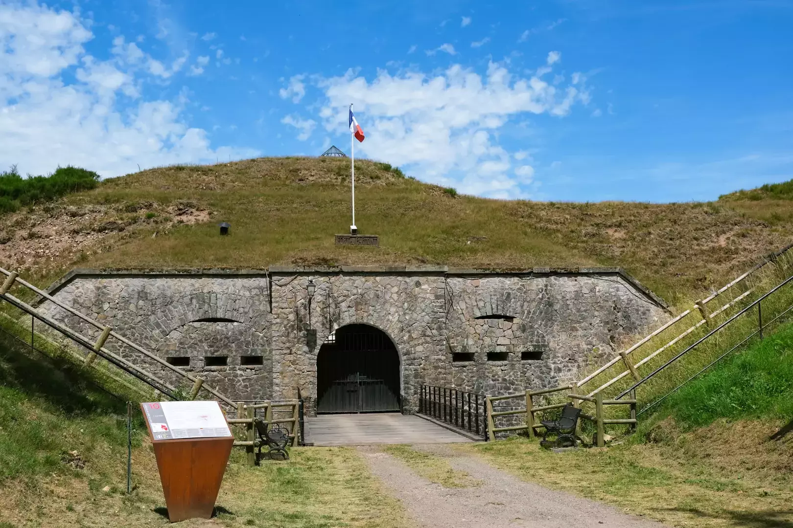 Fort du Parmont à 3,5 km de l'hôtel